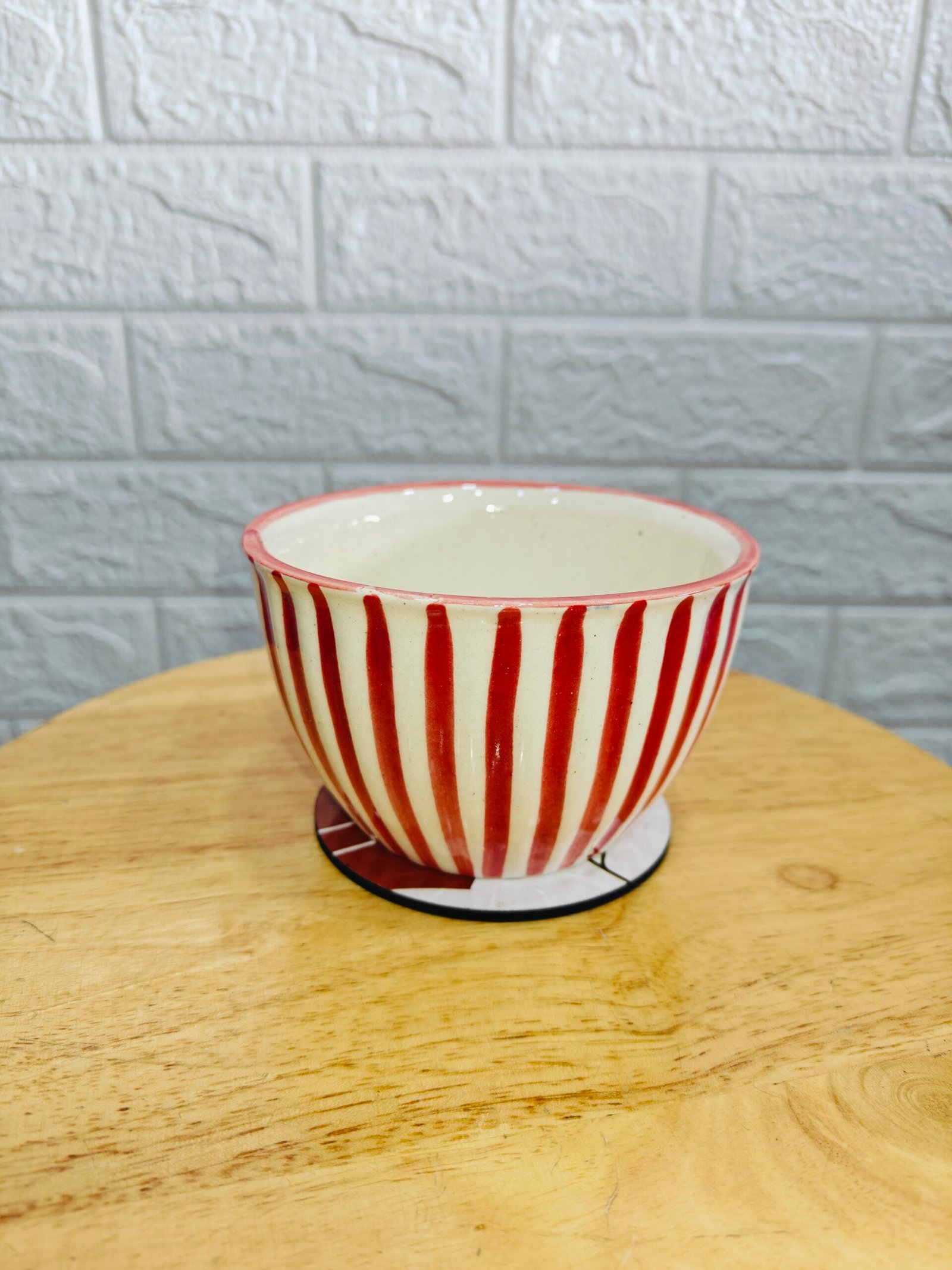Elegant Ceramic Bowl with White and Red Stripes