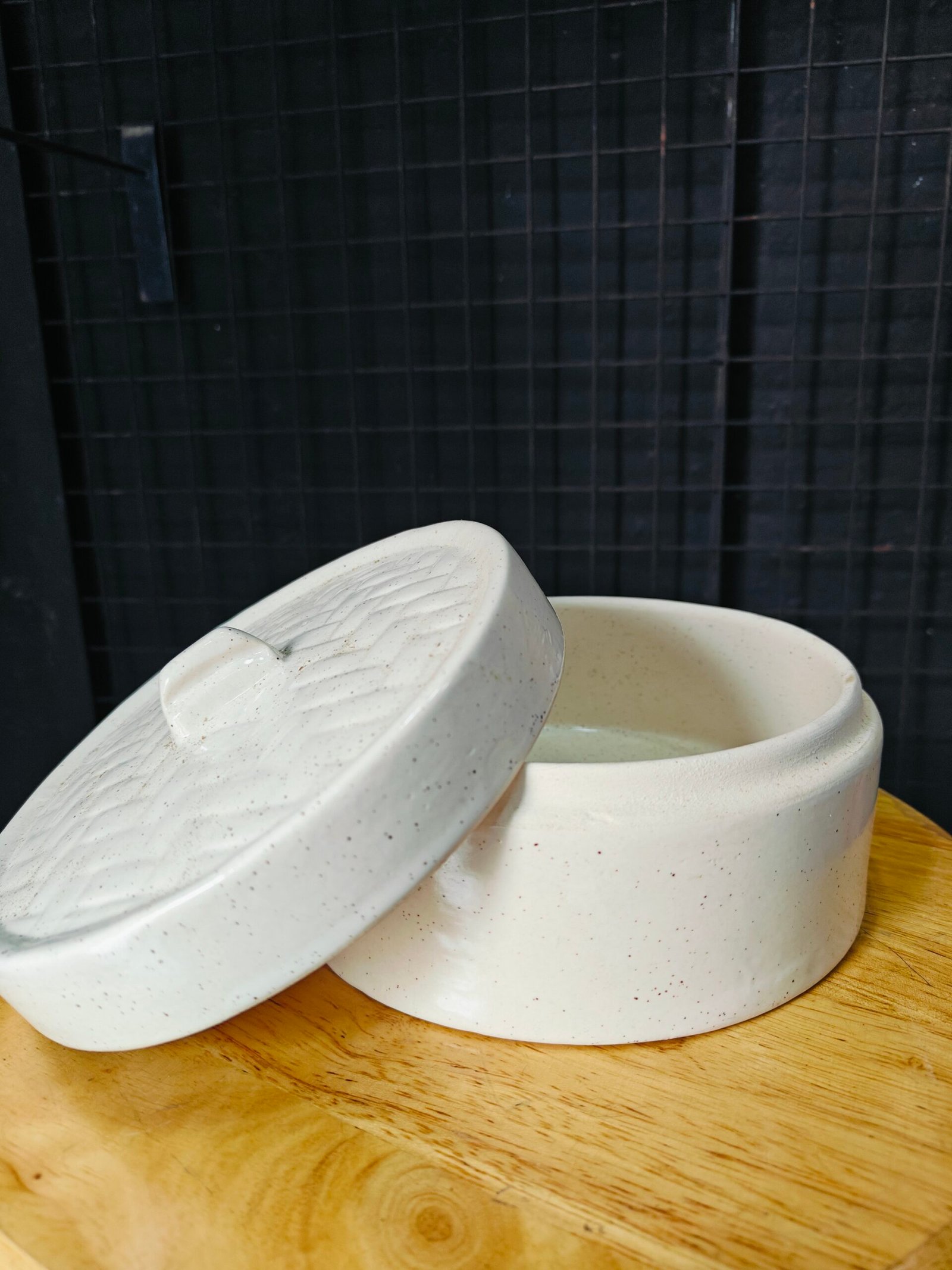 White Ceramic Serving Bowl with Lid(Donga)