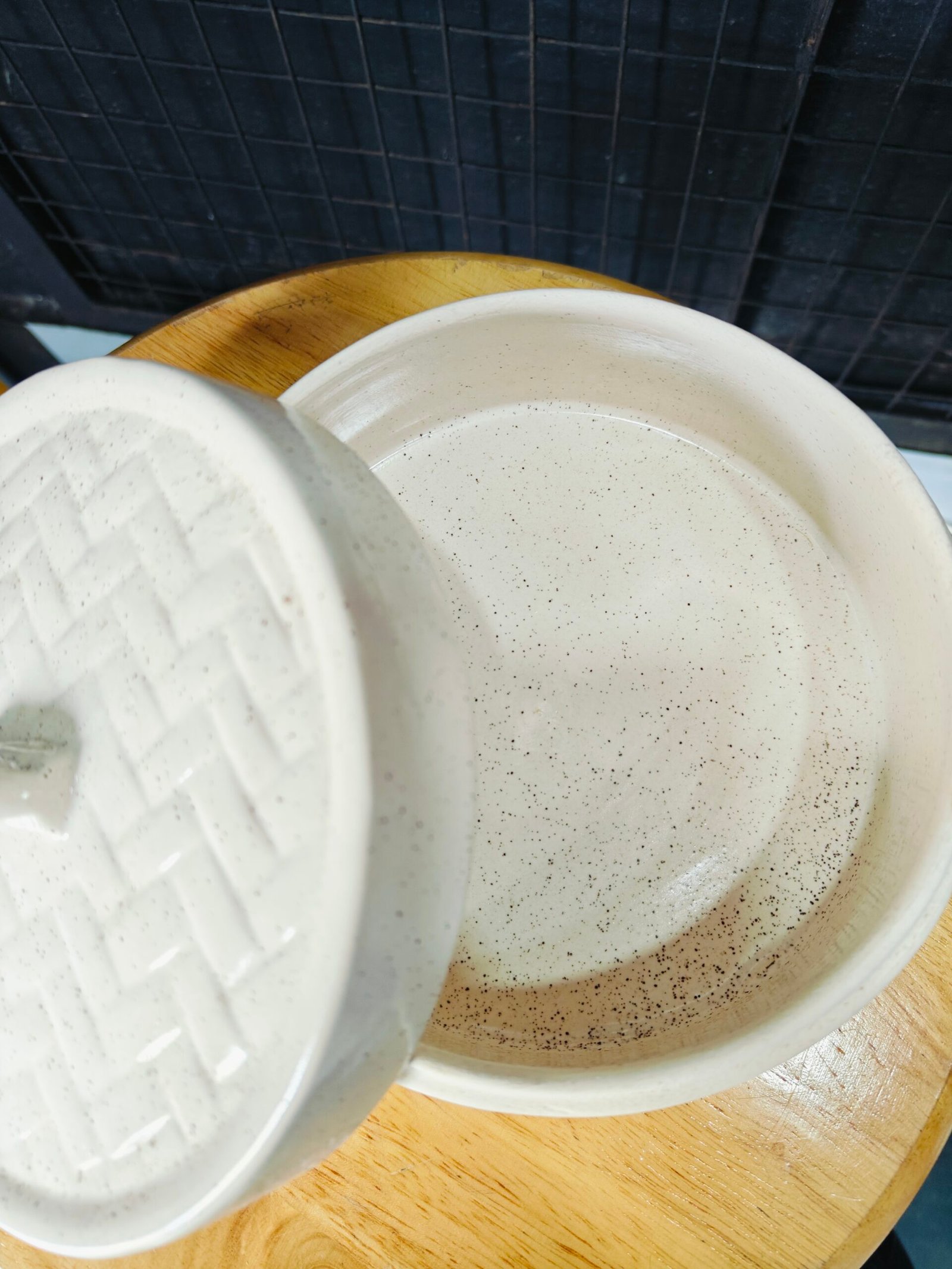 White Ceramic Serving Bowl with Lid(Donga) - Image 3