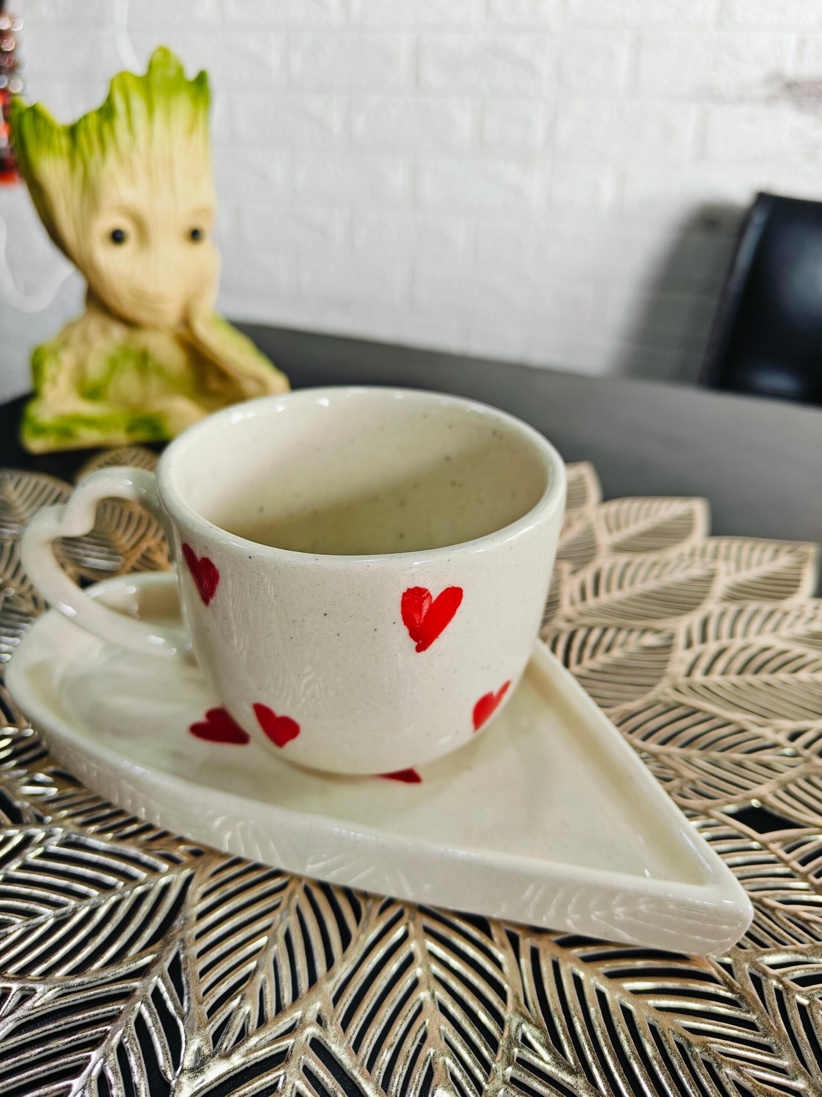Ceramic Cup Set with Heart Shape Saucer