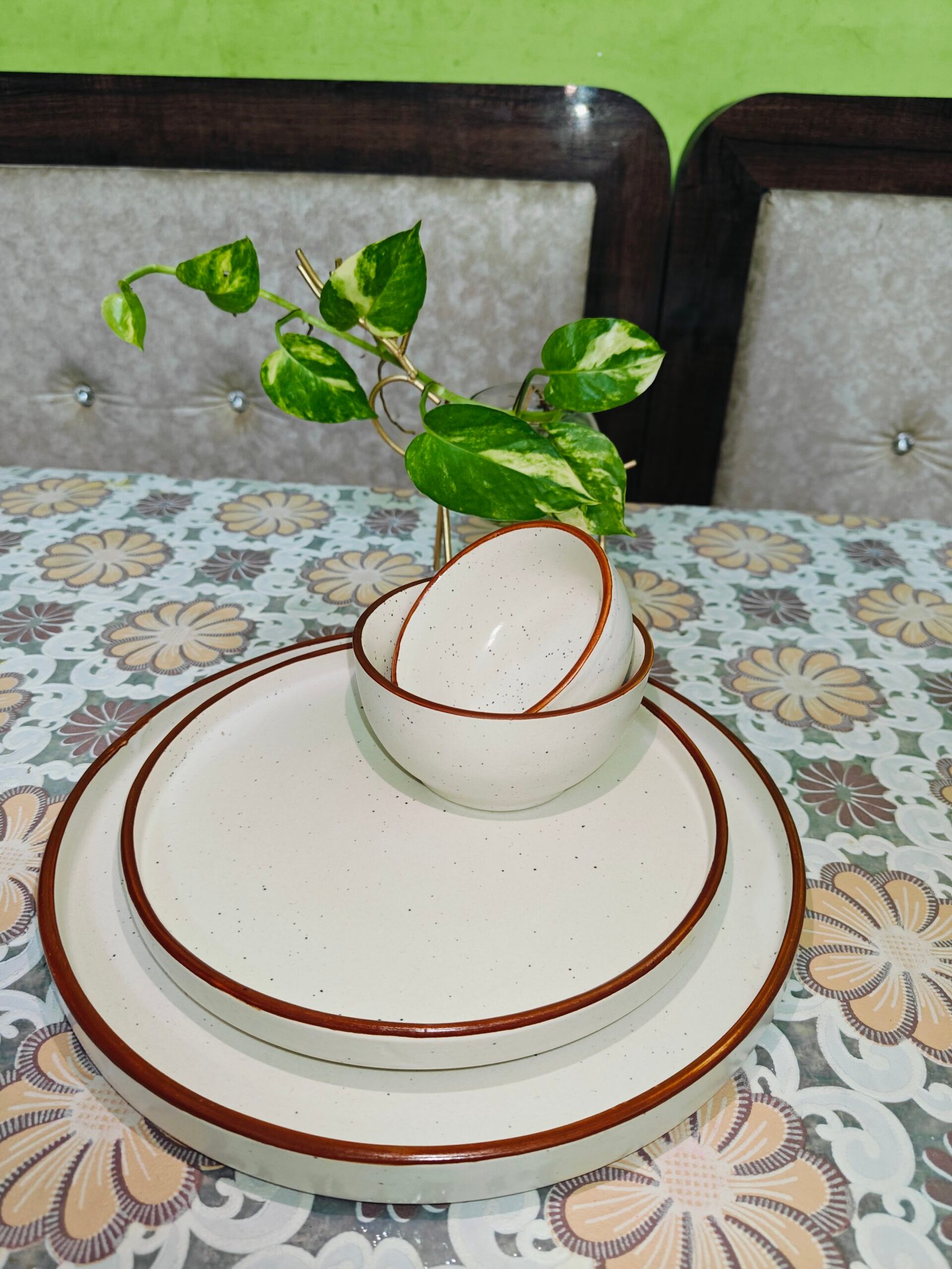 Flat Plates and Bowl(set of 4): White with Brown Border