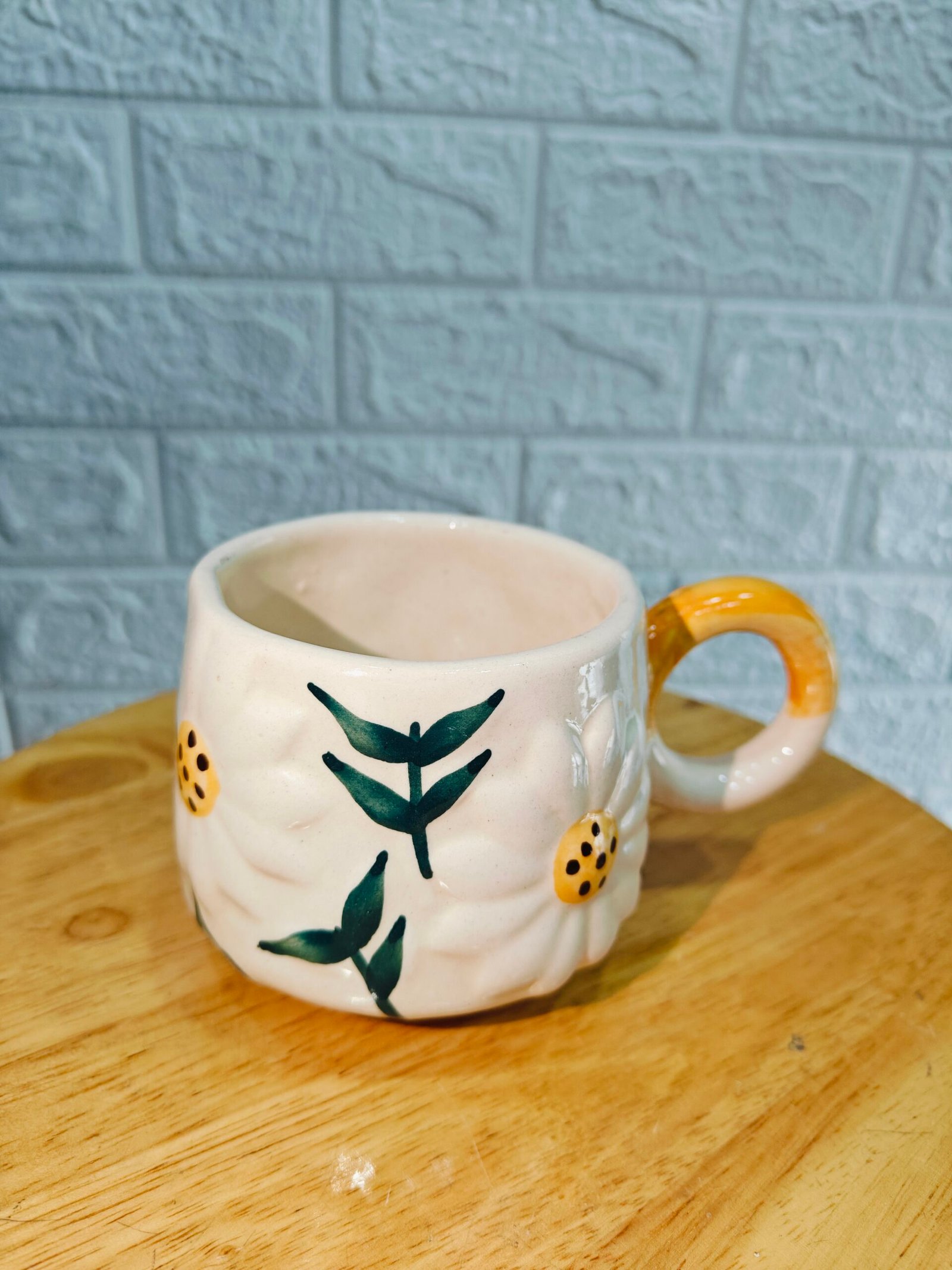 Charming Ceramic Mug: Sunflower Print(200ml)