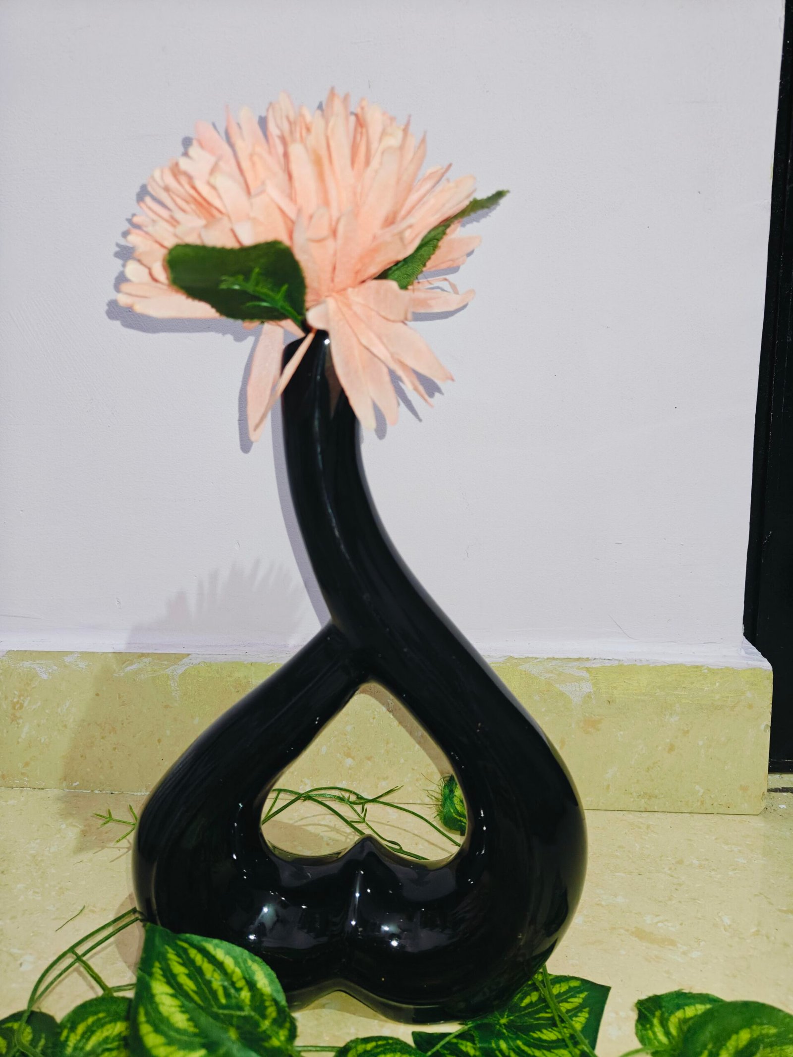 Ceramic Heart Vase : Glossy Black(11")